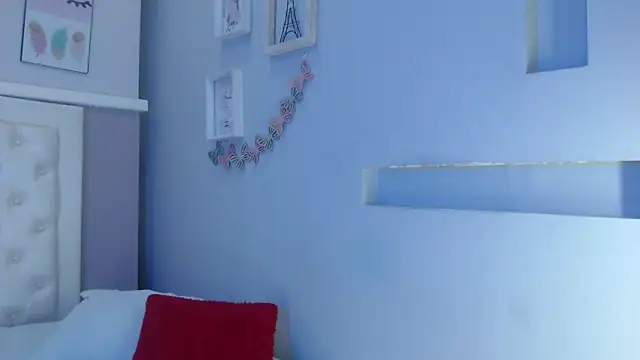 pocahontamoon online show from September 12, 1:22 pm