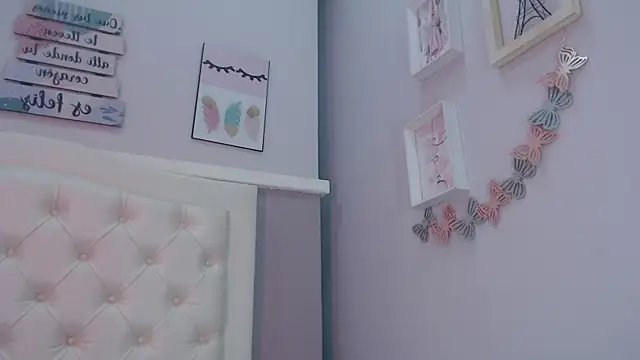 pocahontamoon online show from September 24, 1:17 pm