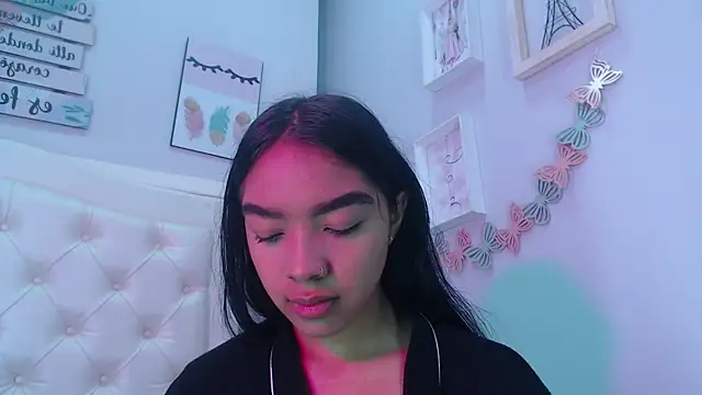 pocahontamoon online show from September 26, 1:29 pm