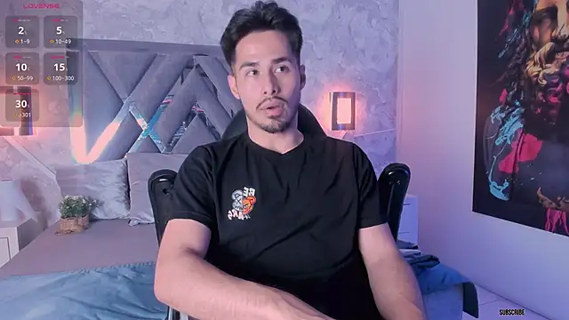 Snapshot of loghan_fox chatting on September 14, 3:29 am loghan fox online show from September 14, 3:29 am