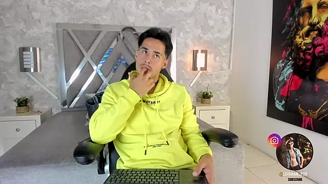 Snapshot of loghan_fox chatting on October 8, 2:46 am loghan fox online show from October 8, 2:46 am