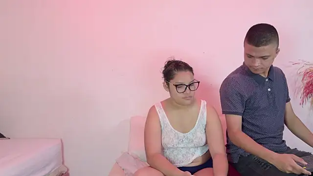 Snapshot of aly_n_sebas chatting on June 13, 11:13 pm aly n sebas online show from June 13, 11:13 pm