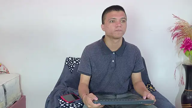 aly n sebas online show from April 19, 2:34 am