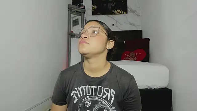 Snapshot of aly_n_sebas chatting on October 5, 12:18 pm aly n sebas online show from October 5, 12:18 pm