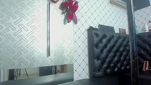 Snapshot of EMMA_SANTANA chatting on October 18, 7:49 pm EMMA SANTANA online show from October 18, 7:49 pm