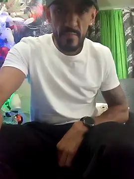 Snapshot of andrusstik chatting on December 17, 1:21 am andrusstik online show from December 17, 1:21 am