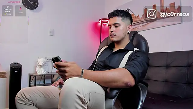  Juanes online show from December 18, 9:40 pm