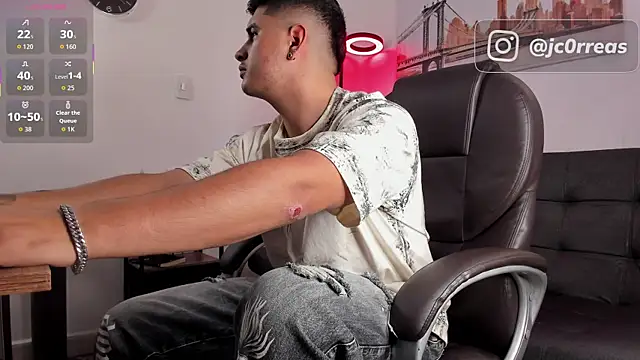  Juanes online show from December 3, 11:25 pm