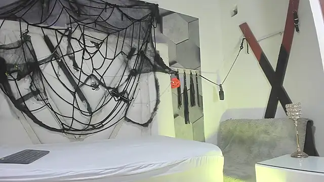 Snapshot of PeterBowel chatting on October 28, 2:23 am PeterBowel online show from October 28, 2:23 am