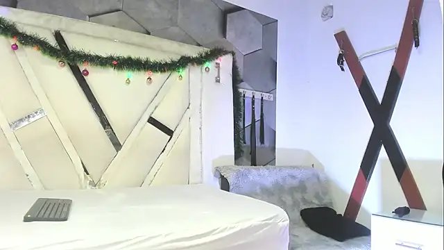 Snapshot of PeterBowel chatting on December 3, 3:07 am PeterBowel online show from December 3, 3:07 am