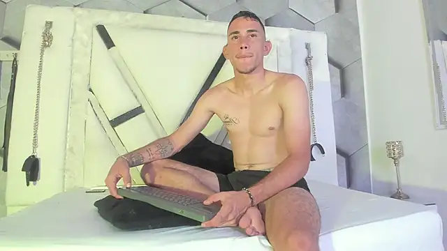 Snapshot of PeterBowel chatting on September 19, 2:48 am PeterBowel online show from September 19, 2:48 am