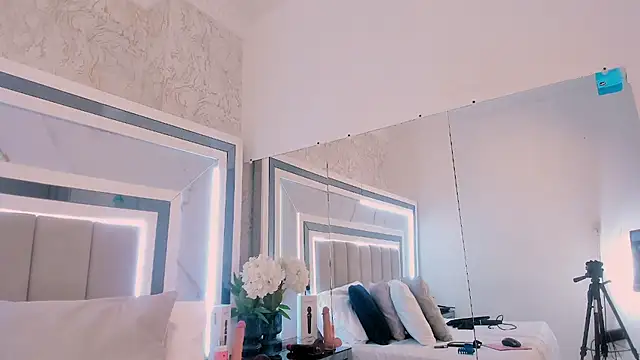 melodycharlotte online show from December 4, 12:26 pm