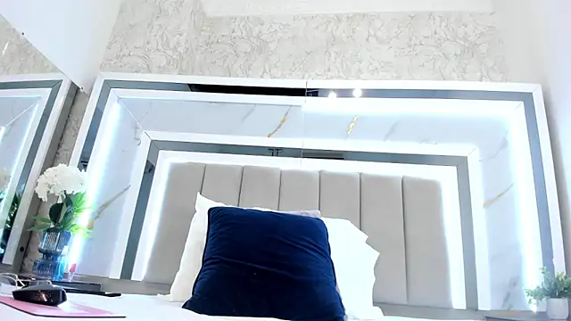 melodycharlotte online show from October 24, 12:15 pm