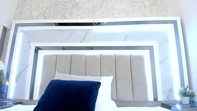 melodycharlotte online show from October 10, 11:33 am