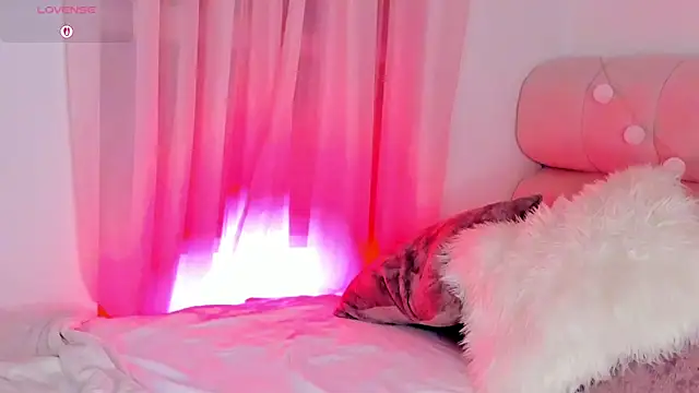 selene phmoon online show from April 6, 3:46 am