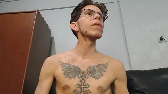 AlexandroRossi online show from November 15, 6:28 am