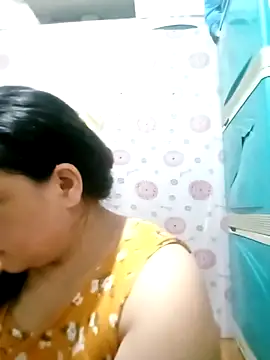 Snapshot of pinay_labb chatting on December 17, 12:26 am pinay labb online show from December 17, 12:26 am