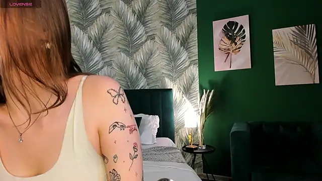 Snapshot of Kati_Li chatting on September 24, 10:33 am Kati Li online show from September 24, 10:33 am