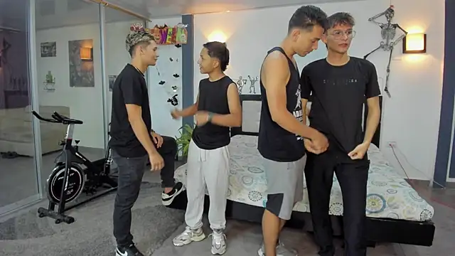 Snapshot of Crazymen_hot chatting on October 8, 11:05 pm Crazymen hot online show from October 8, 11:05 pm