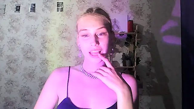Snapshot of ClaireLaSweet chatting on September 26, 10:11 am ClaireLaSweet online show from September 26, 10:11 am