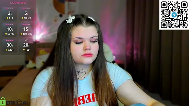 Snapshot of elle_one chatting on October 7, 2:56 am elle one online show from October 7, 2:56 am