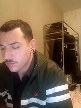 Snapshot of JuicyBigcock@xh chatting on October 7, 12:00 am JuicyBigcockxh online show from October 7, 12:00 am