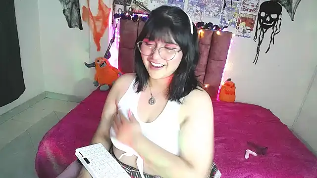 Snapshot of saragon1 chatting on October 7, 7:04 pm saragon1 online show from October 7, 7:04 pm