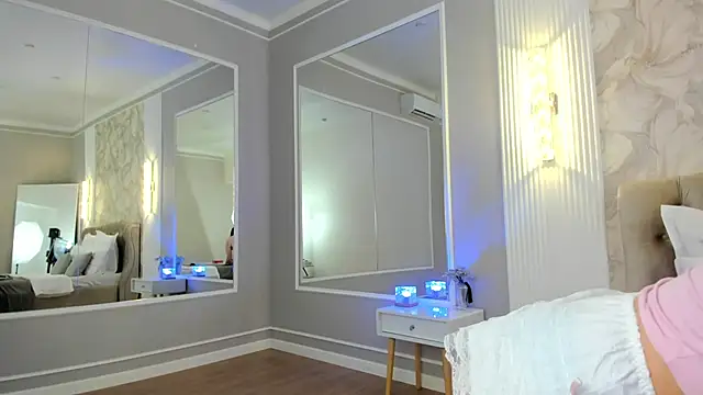 NoraHaynes online show from April 9, 3:08 am