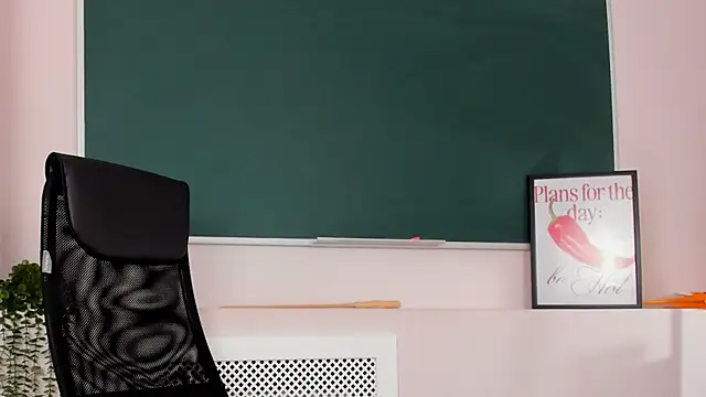 NoraHaynes online show from April 16, 3:07 am