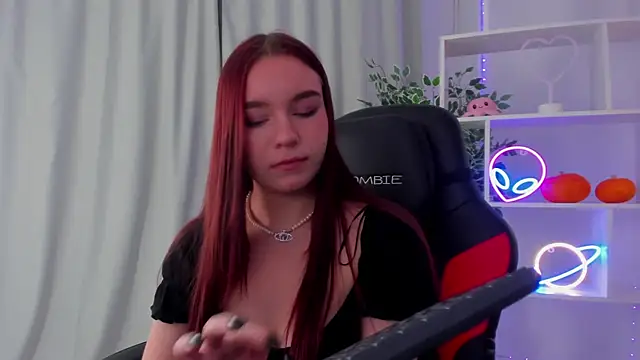 NoraHaynes online show from October 21, 3:17 am