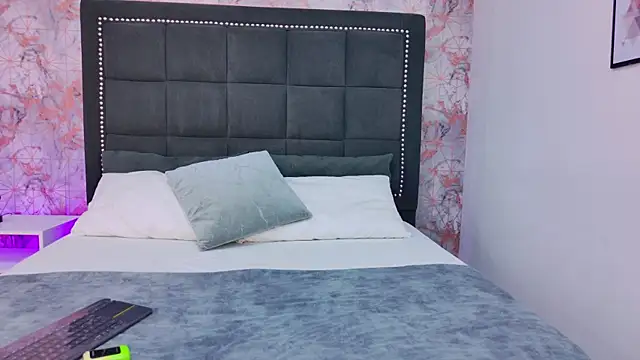 Snapshot of AmbherBlake chatting on November 14, 3:21 am AmbherBlake online show from November 14, 3:21 am