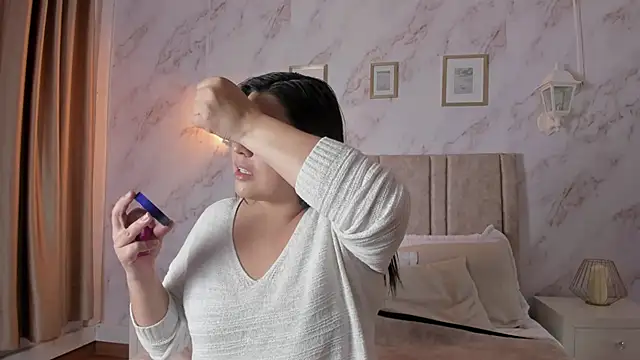 Snapshot of Paula_And chatting on March 1, 11:21 am Paula And online show from March 1, 11:21 am