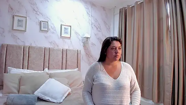 Snapshot of Paula_And chatting on October 25, 7:58 pm Paula And online show from October 25, 7:58 pm