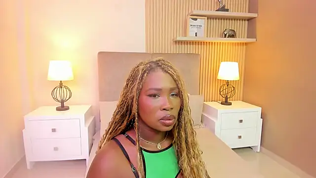 SerenaWinslow online show from April 15, 11:59 am