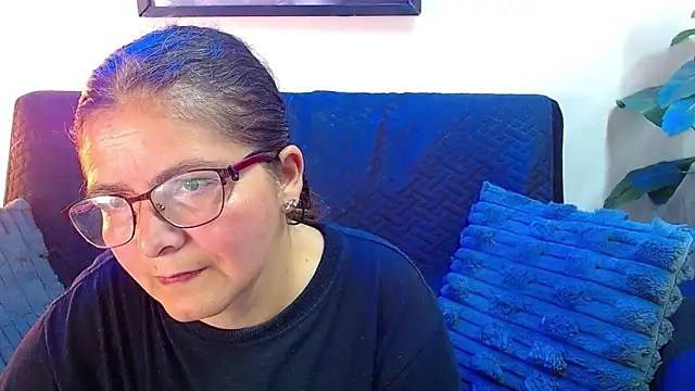 Snapshot of Linda_banks_ chatting on June 6, 1:44 am Linda banks online show from June 6, 1:44 am