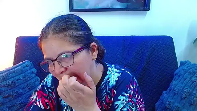 Snapshot of Linda_banks_ chatting on September 9, 1:38 am Linda banks online show from September 9, 1:38 am