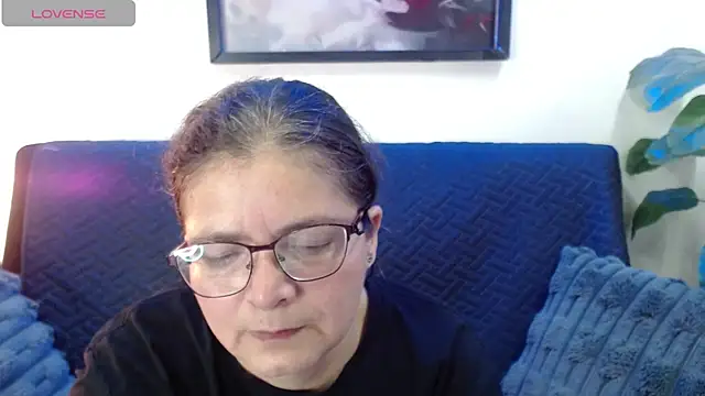 Snapshot of Linda_banks_ chatting on October 11, 2:45 am Linda banks online show from October 11, 2:45 am