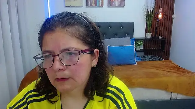 Snapshot of Linda_banks_ chatting on September 10, 1:37 am Linda banks online show from September 10, 1:37 am