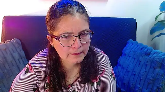 Snapshot of Linda_banks_ chatting on June 20, 1:43 am Linda banks online show from June 20, 1:43 am