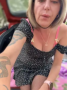 Snapshot of Milena-MilfaXXX chatting on September 27, 3:23 am Milena-MilfaXXX online show from September 27, 3:23 am