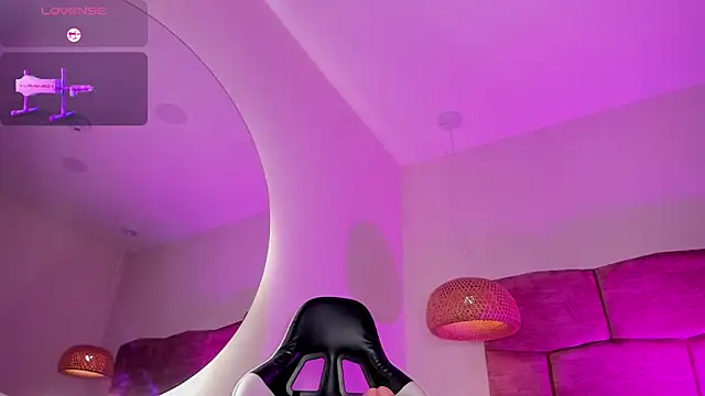 dani velvet online show from May 3, 3:00 am