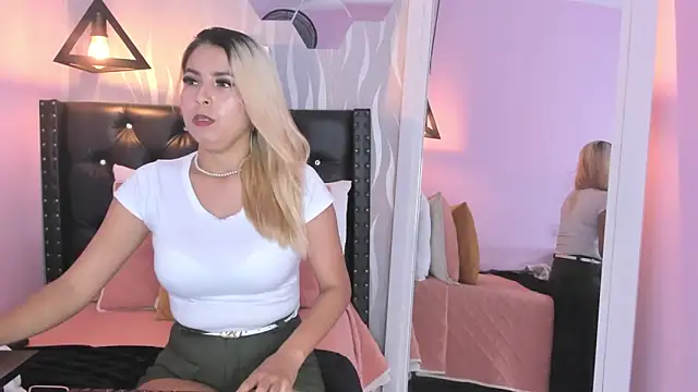 lucia-cute online show from May 27, 7:21 pm