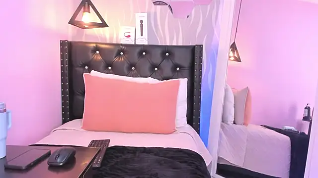 lucia-cute online show from March 9, 7:06 pm