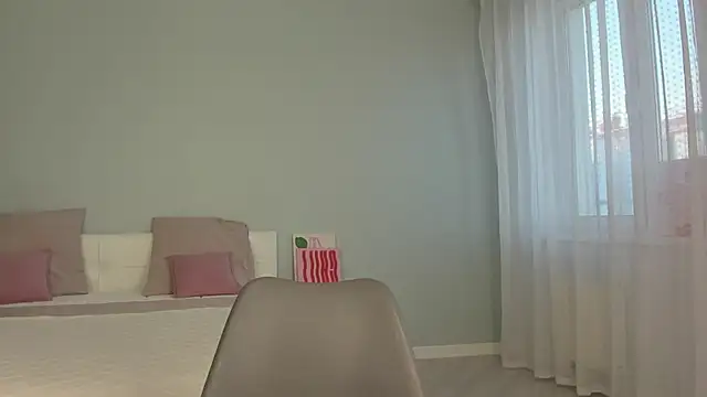 Snapshot of flooora_0 chatting on October 18, 12:45 am flooora 0 online show from October 18, 12:45 am