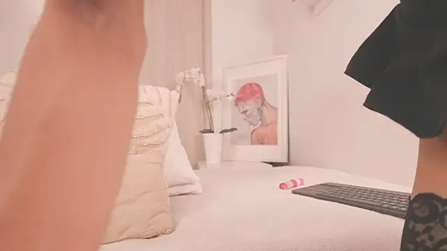 moon angels online show from April 9, 12:11 pm