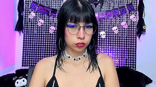Snapshot of Rose_72 chatting on October 13, 8:21 pm Rose 72 online show from October 13, 8:21 pm