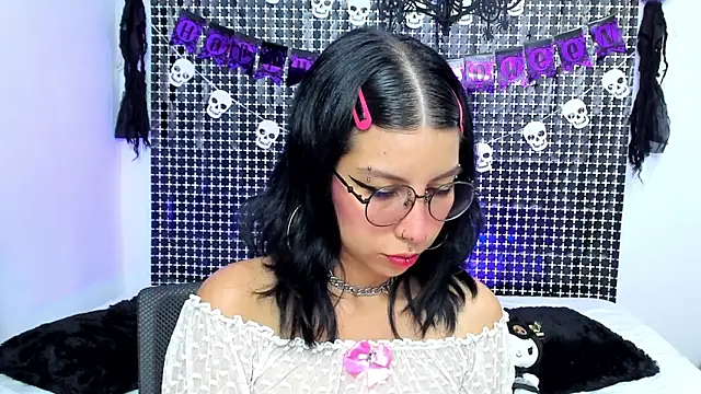 Snapshot of Rose_72 chatting on October 10, 10:21 pm Rose 72 online show from October 10, 10:21 pm