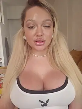 misstitmouseofficial online show from October 25, 10:58 am