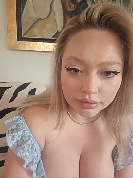 misstitmouseofficial online show from February 14, 3:23 pm