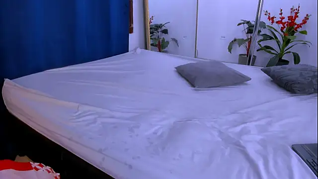 Snapshot of nahomy_ryans chatting on December 15, 4:13 pm nahomy ryans online show from December 15, 4:13 pm